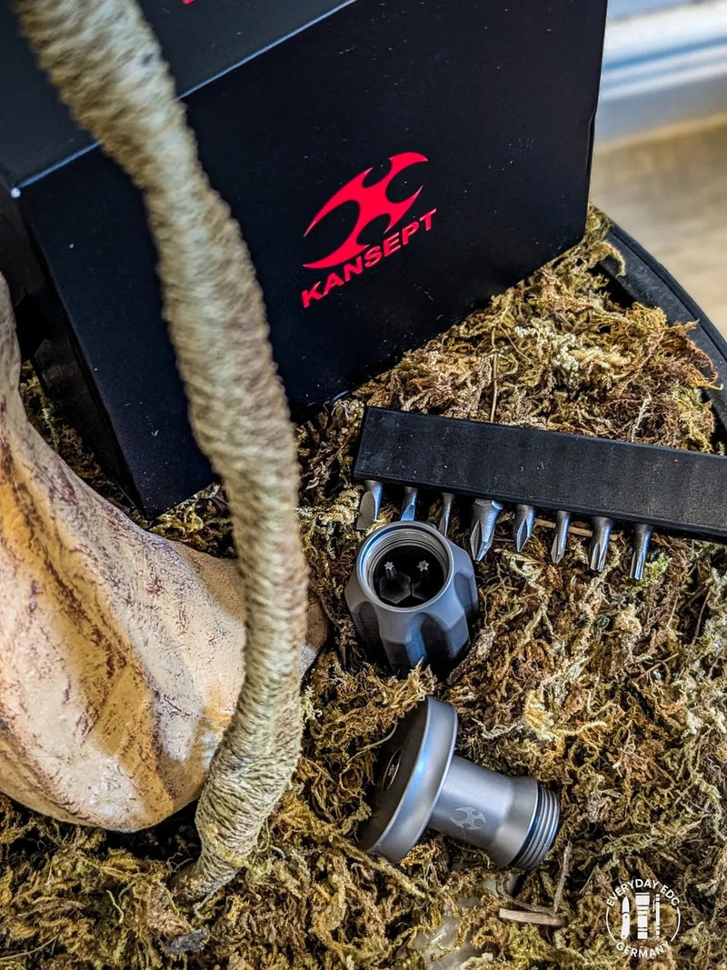 Kansept EDC Bit Driver Drive-R-Saurus G018P2 – Green Anodized Titanium Palm Multitool with Spinner Top | Jesse Pauley Design