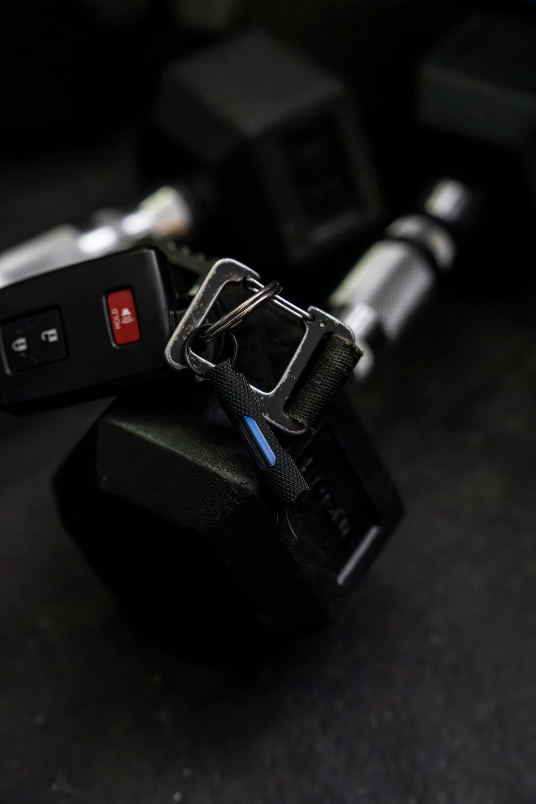 GLOW RHINO The Knurled Edition Glow Fob (BLUE)