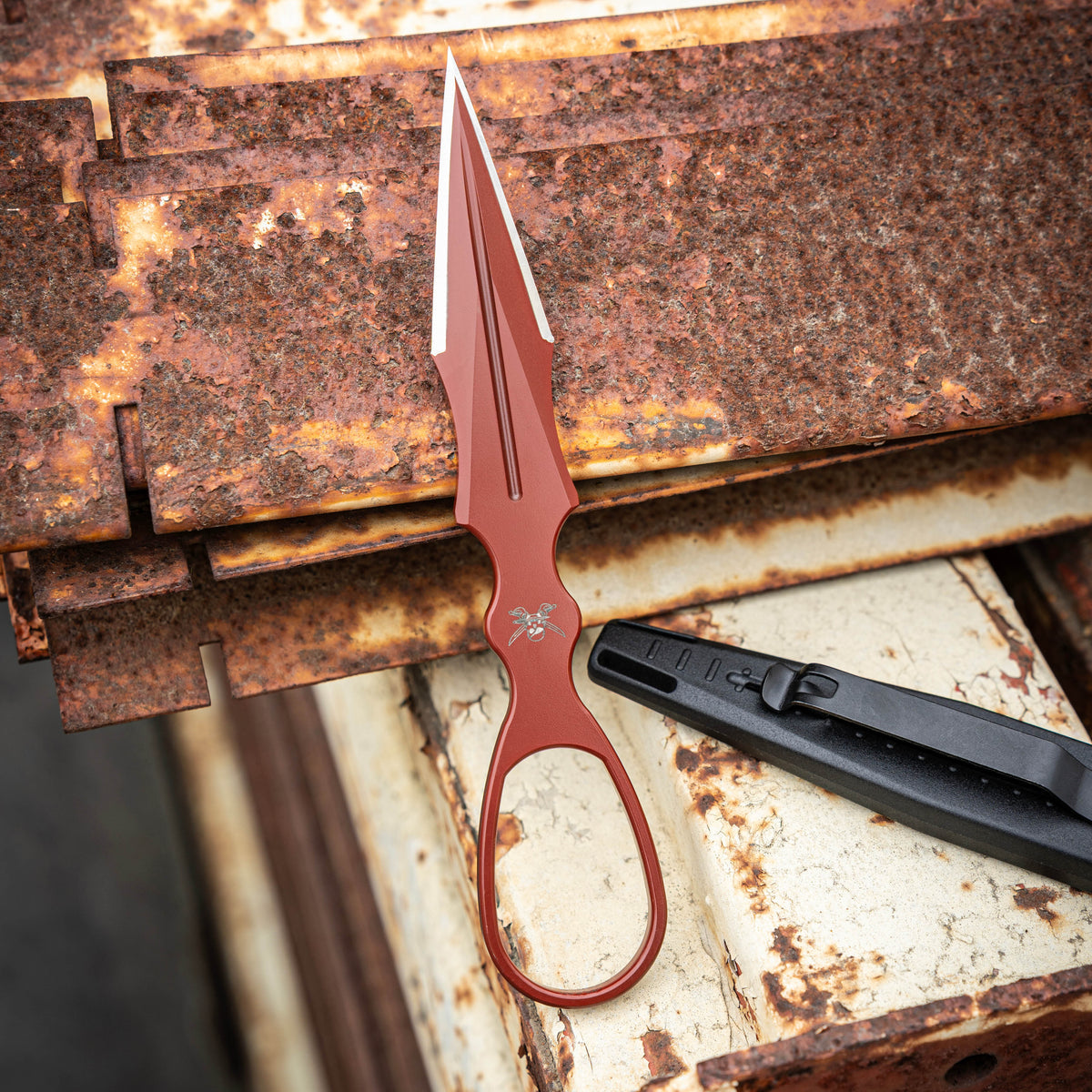 SKALLYWAG TACTICAL D2 DAGGER - Navajo Red