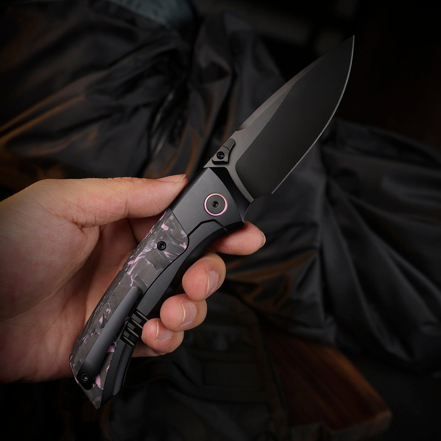 REMETTE RT-Steed Folding Pocket Knife Innovative Button Frame Lock Structure Design M390 DLC Blade Titanium + Carbon Fiber Handle Knives RTWS-BY