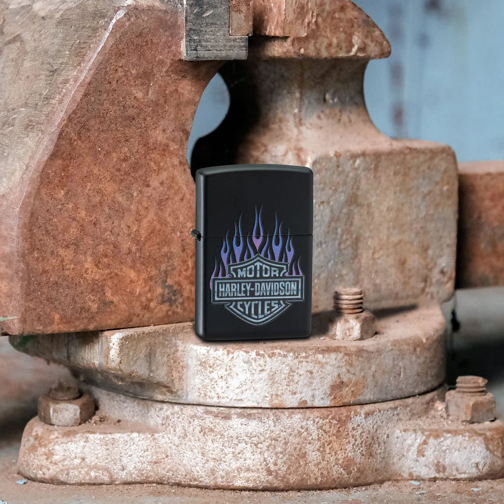ZIPPO Harley-Davidson® Purple Flames Design