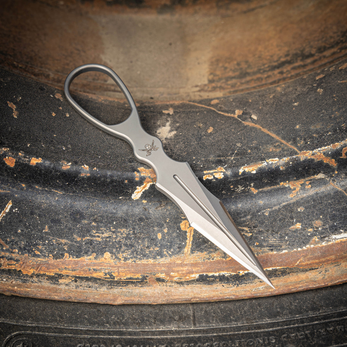 SKALLYWAG TACTICAL D2 DAGGER - Stone/Clearcoat