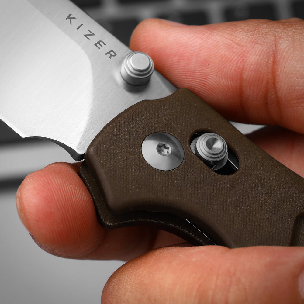 KIZER CUTLERY Sheepdog® C01C 2.9 CD | Kizer Clutch Lock™ | Norplex UltreX™ Micarta | Nitro-V | KizerV™ 3488.29CDA1