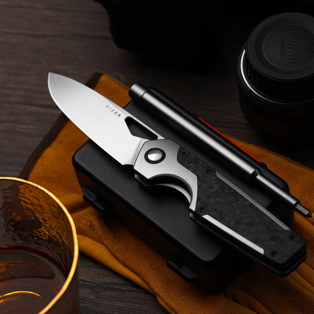 KIZER CUTLERY Serpentine | Elmax | Titanium & Carbon Fiber | Satin