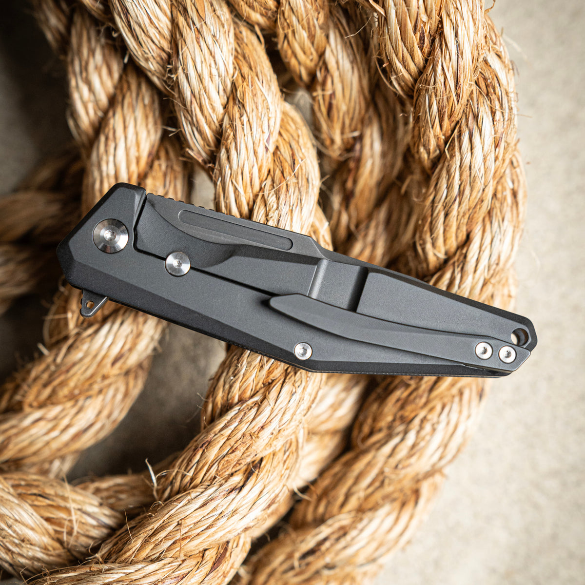 SKALLYWAG TACTICAL Iron Jaw - Black