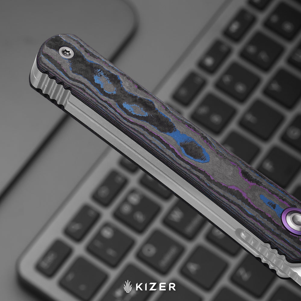KIZER CUTLERY Feist 3 | CPM S90V + Stonewashed & Flat Brushed | Clip Point | Titanium & CamoCarbon Damtanium | KizerX™ 3499.3A2