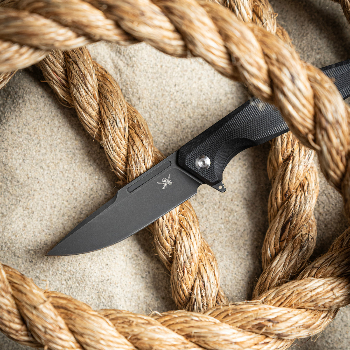 SKALLYWAG TACTICAL Iron Jaw - Black