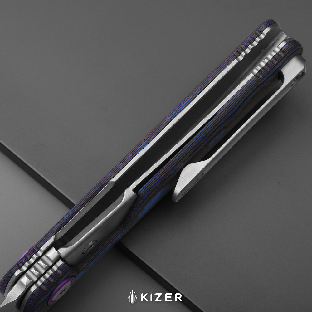 KIZER CUTLERY Feist 3 | CPM S90V + Matte DLC Ultra | Hawkbill | Titanium (Matte DLC Ultra) & CamoCarbon Ultimate Warrior | KizerX™ 3499.3A3